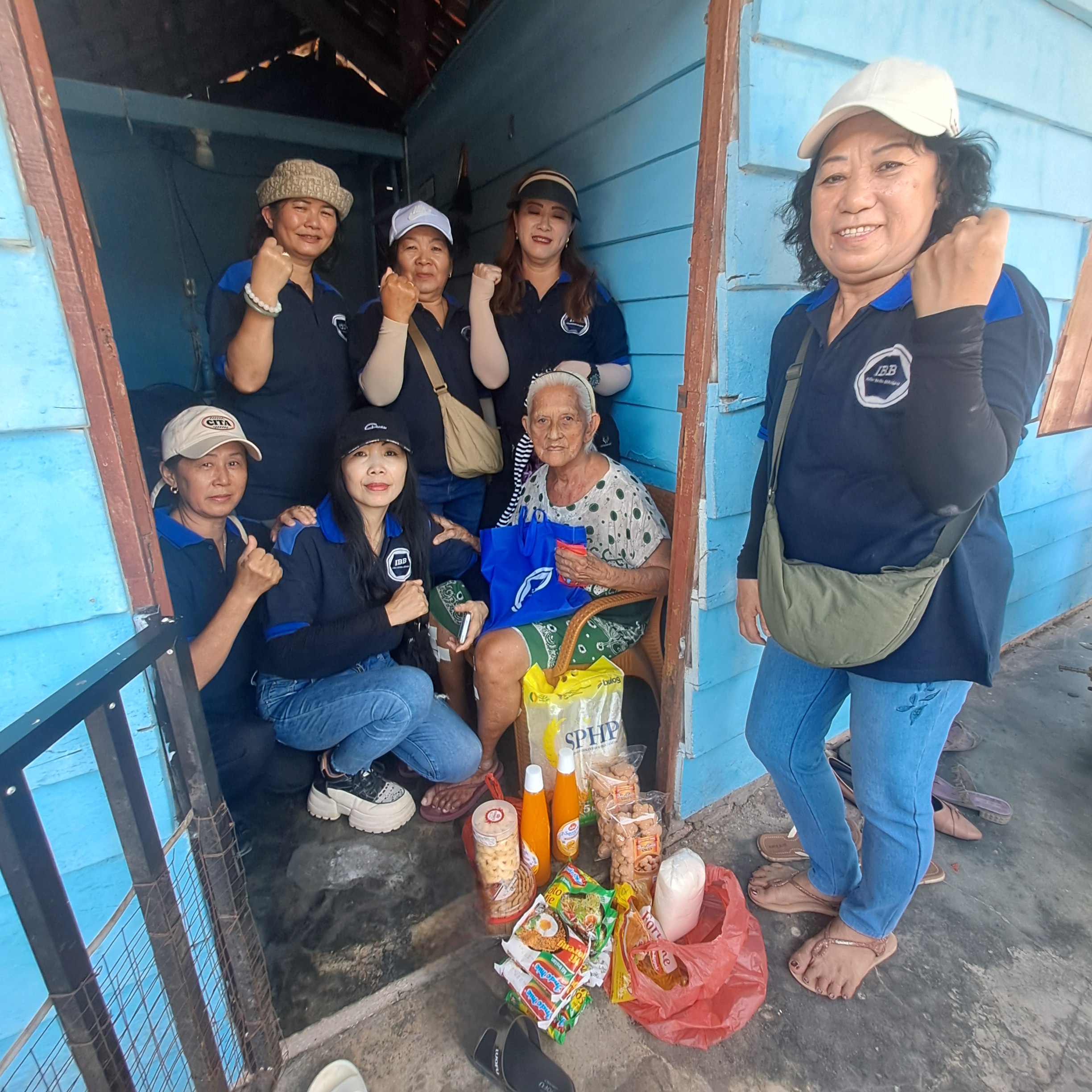 SALURKAN BANTUAN KEPADA LANSIA KOBA