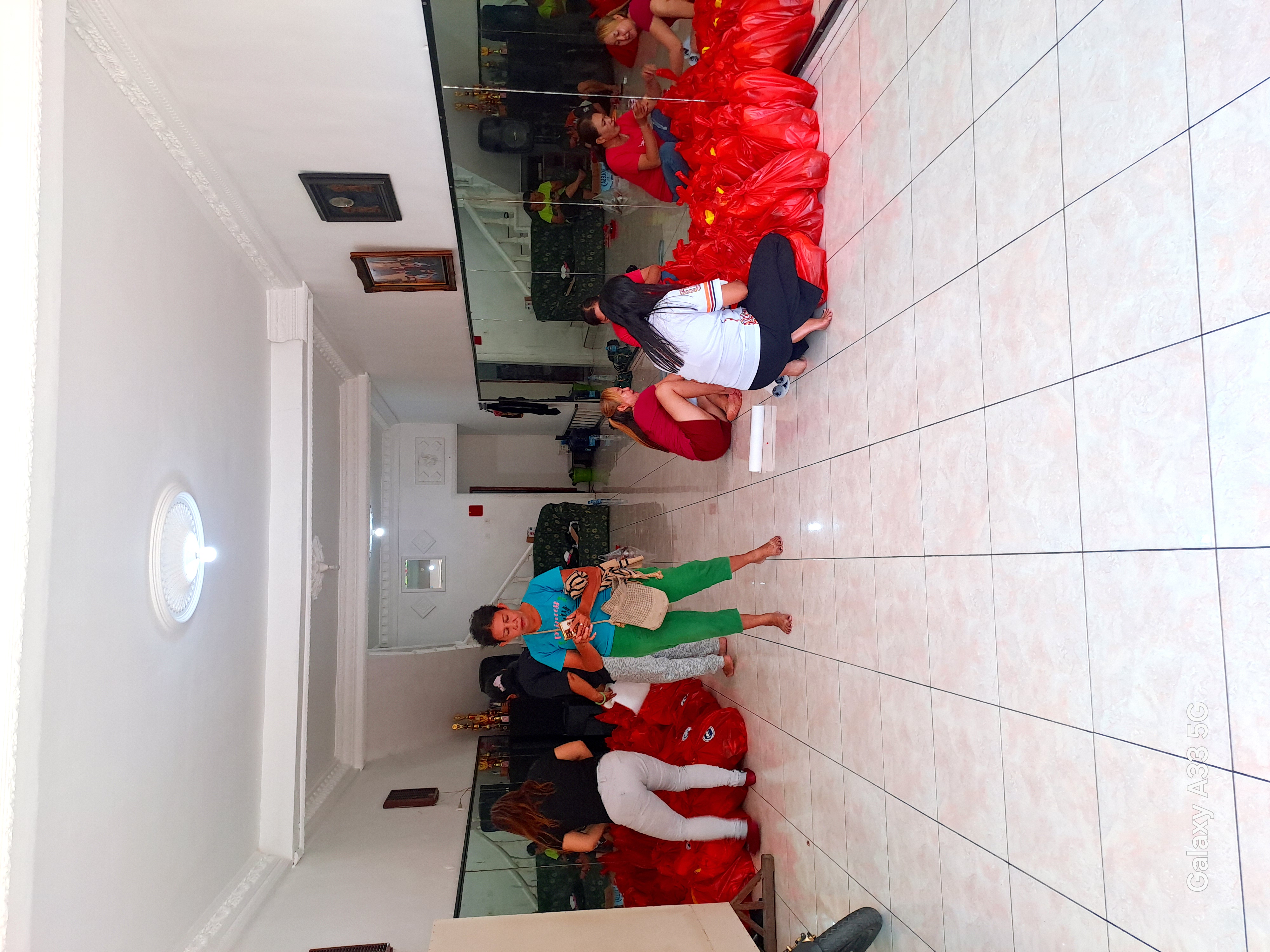 Gotong Royong Penuh Kasih