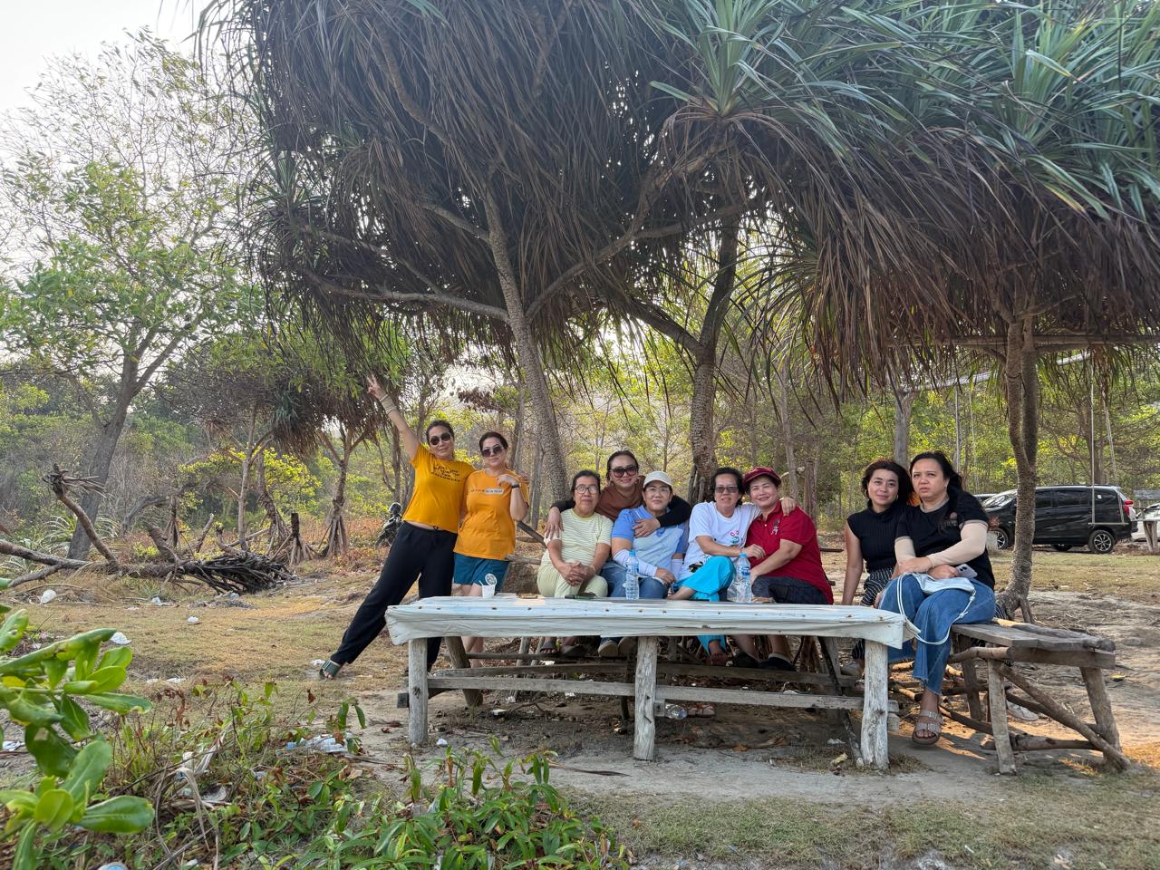 BERSAMA DI PANTAI BATU BEBATU